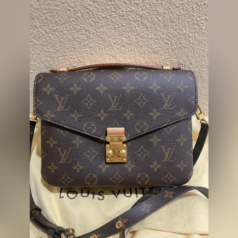 Louis Vuitton Monogram Pochette Métis Bag